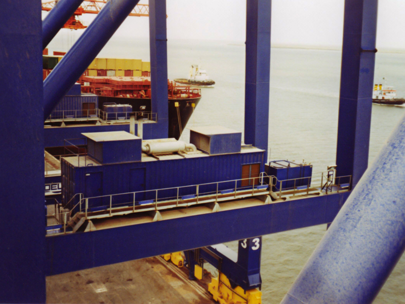 1425 kVA Stromversorgung für einen STS Kran in China.