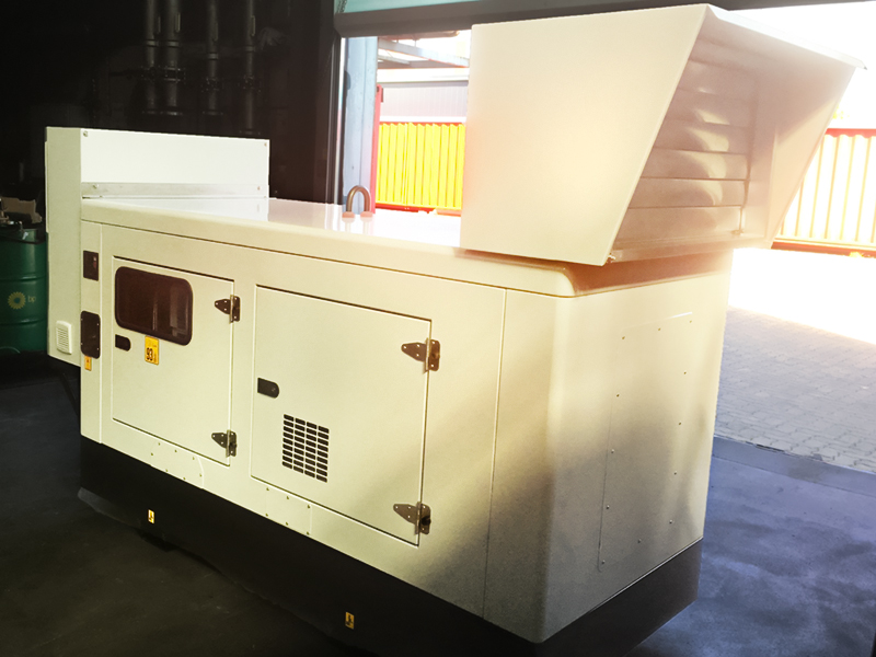 30 kVA Umbaugebäuse mit angebautem Abluftkanal für den Einbau eines Belastungswiderstands